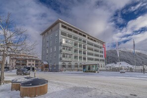 Front of property - ALPINE INN Davos (Davos)