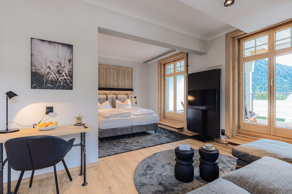 Junior Suite, Balcony | 1 bedroom, hypo-allergenic bedding, desk, laptop workspace