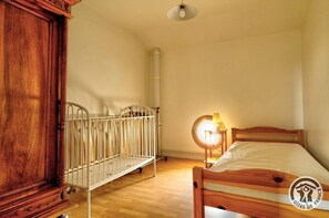 3 bedrooms, travel cot, free WiFi