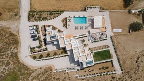 Property grounds - Naxos Earth Suites (Naxos)
