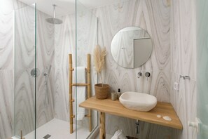 Design Double Room, Ocean View | Bathroom | Shower, designer toiletries, hair dryer, slippers