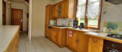 Fridge, microwave