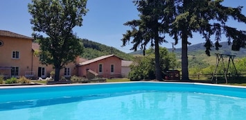 Gßte 'La Distillerie'- Le Perréon (RhÎne - Beaujolais)