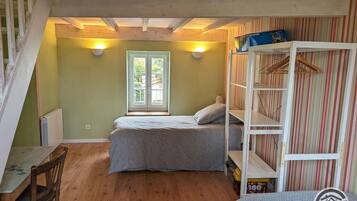 2 bedrooms, iron/ironing board, travel crib, free WiFi