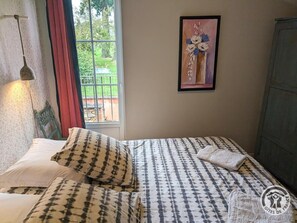 2 bedrooms, iron/ironing board, travel crib, free WiFi