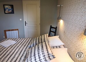2 bedrooms, iron/ironing board, travel crib, free WiFi