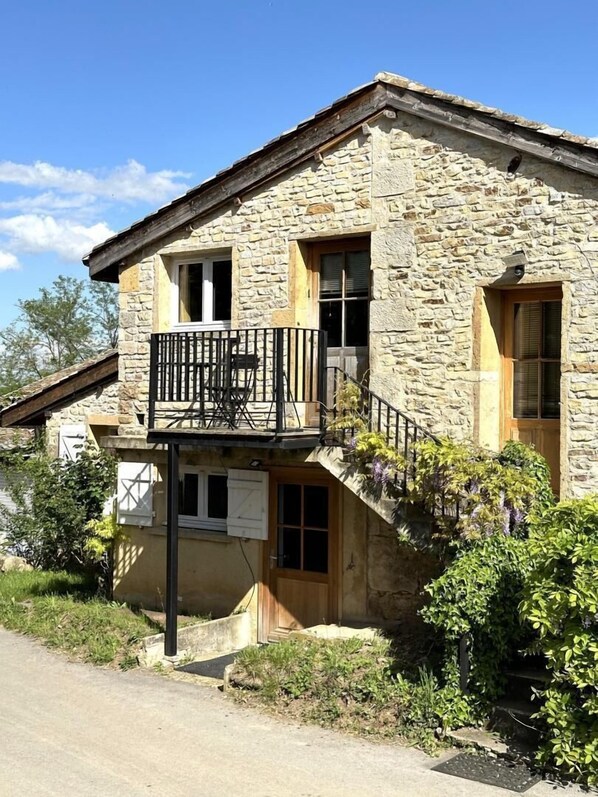 Exterior detail - Domaine Albert - POMMIERS (POMMIERS)