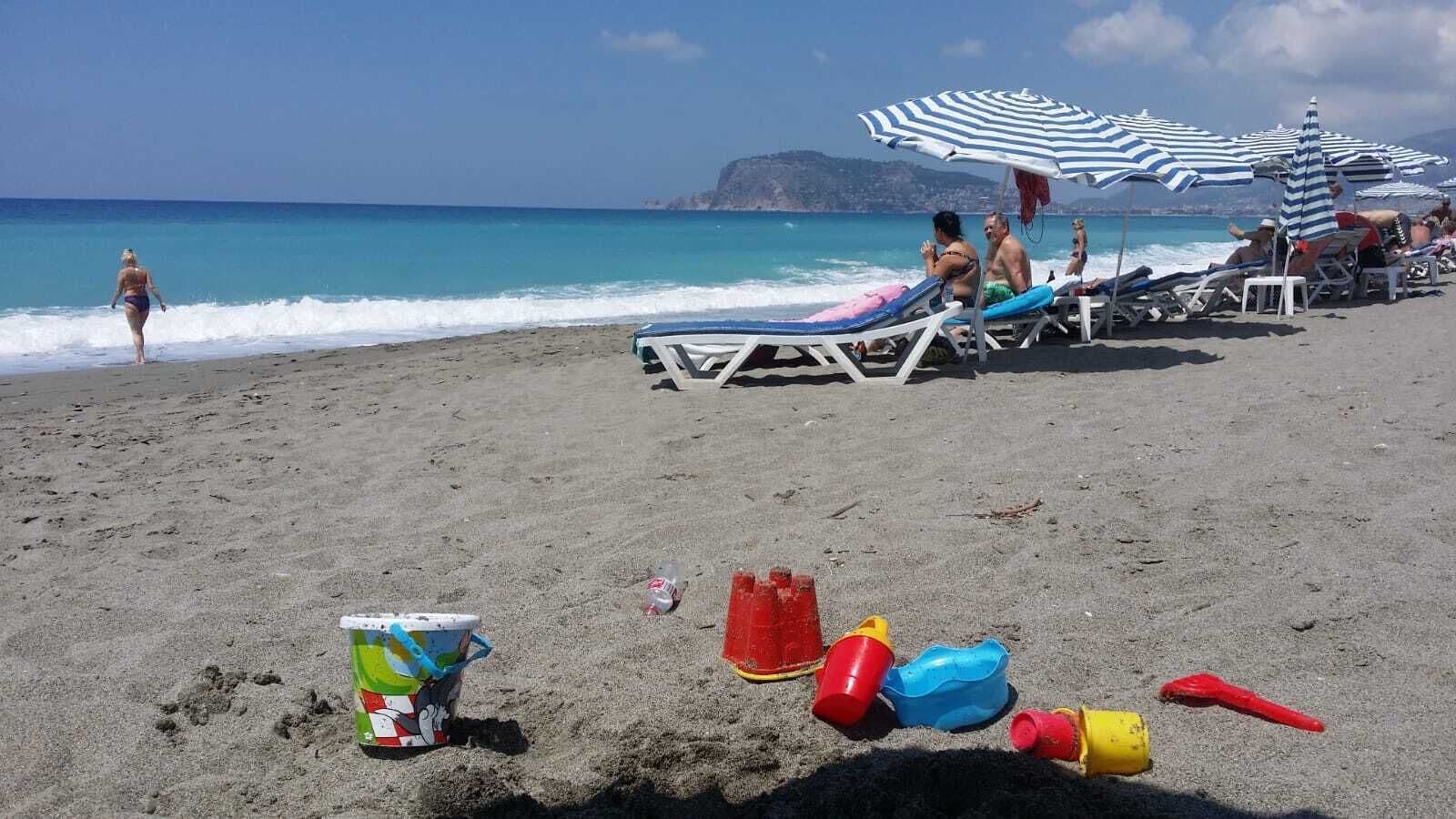 3 minutes to the beach! Spacious and silent suite with pool.