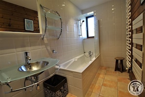 Bathtub
