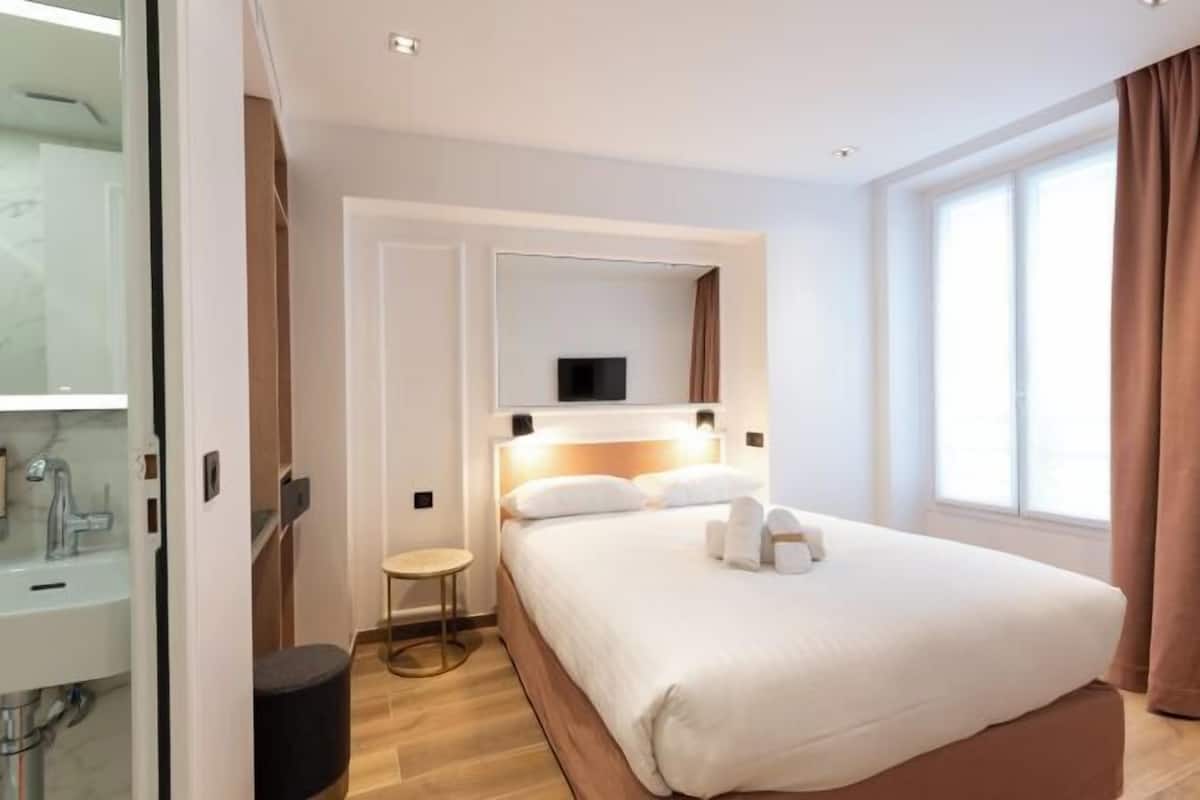 1 quarto, roupas de cama premium, cofres nos quartos, cortinas blackout