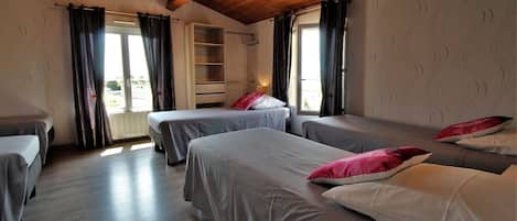 3 chambres, fer et planche Ă repasser, lit parapluie, Wi-Fi gratuit