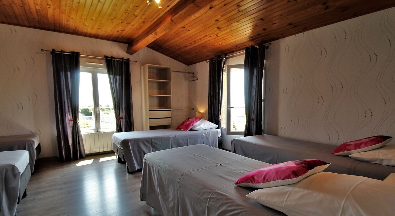 3 bedrooms, iron/ironing board, travel crib, free WiFi