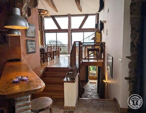 Unclassified image, 2 of 43, button