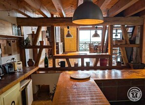 Unclassified image, 4 of 43, button