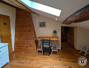 Unclassified image, 5 of 43, button