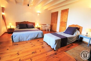 4 間睡房、可攜式嬰兒床