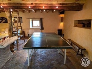 Unclassified image, 4 of 43, button