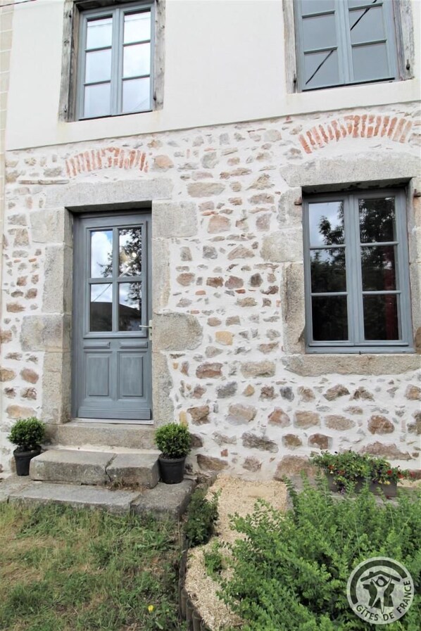 Exterior detail - Le Petit Colombier - CHAMBOST-LONGESSAIGNE (CHAMBOST-LONGESSAIGNE)