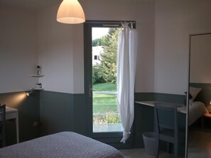 1 bedroom, travel cot, free WiFi