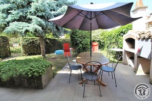 Outdoor dining - La Colline Fleurie - RONTALON (RONTALON)