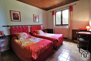 3 bedrooms, iron/ironing board, travel crib - La Colline Fleurie - RONTALON (RONTALON)