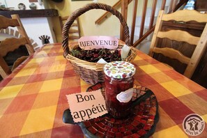 Dining - La Colline Fleurie - RONTALON (RONTALON)