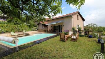 Piscina coperta, una piscina riscaldata