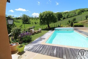 Indoor pool, a heated pool - Gîte des Vallons - Vaugneray (VAUGNERAY)