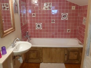 Bathtub