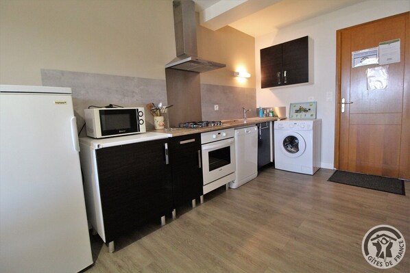 Fridge, microwave