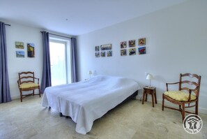 2 bedrooms, iron/ironing board, travel cot, free WiFi