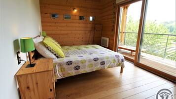 2 bedrooms, travel crib, free WiFi, wheelchair access