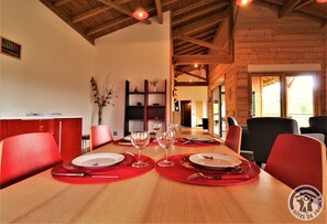 Dining - Of Birds and Trees (CHAMBOST-LONGESSAIGNE)