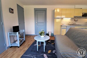 Télévision, table de tennis de table