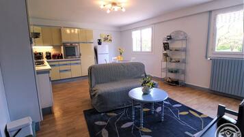 Télévision, table de tennis de table