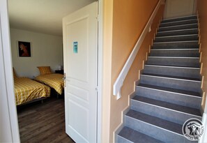 2 bedrooms, travel cot, free WiFi, bed sheets