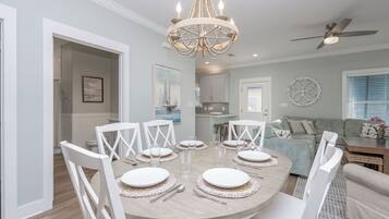 Cottage, 3 Bedrooms | Dining