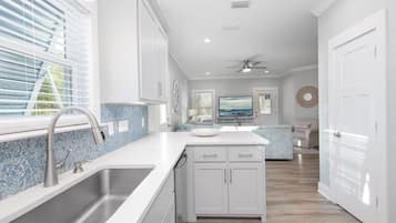 Cottage, 3 Bedrooms | Private kitchen