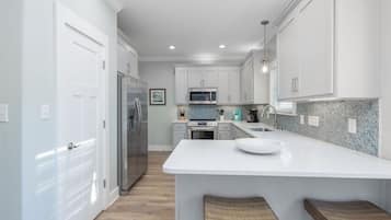 Cottage, 3 Bedrooms | Private kitchen