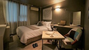 Dobbeltrom – deluxe | Sengetøy av topp kvalitet, memory foam-senger og blendingsgardiner