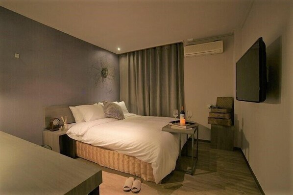 Habitación doble Deluxe | Ropa de cama de alta calidad y camas con efecto memoria