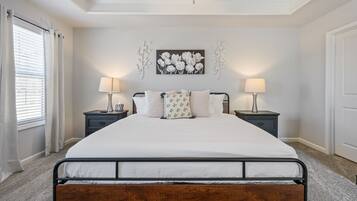 3 bedrooms, iron/ironing board, WiFi, bed sheets