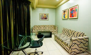 Presidential Triple Room | Egyptian cotton sheets, premium bedding, down duvets, pillow-top beds - The Sojourner By Genesis (Port Harcourt)