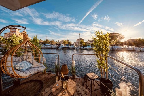 Maison Flottante sur la Mer+bain "patte de Lion"