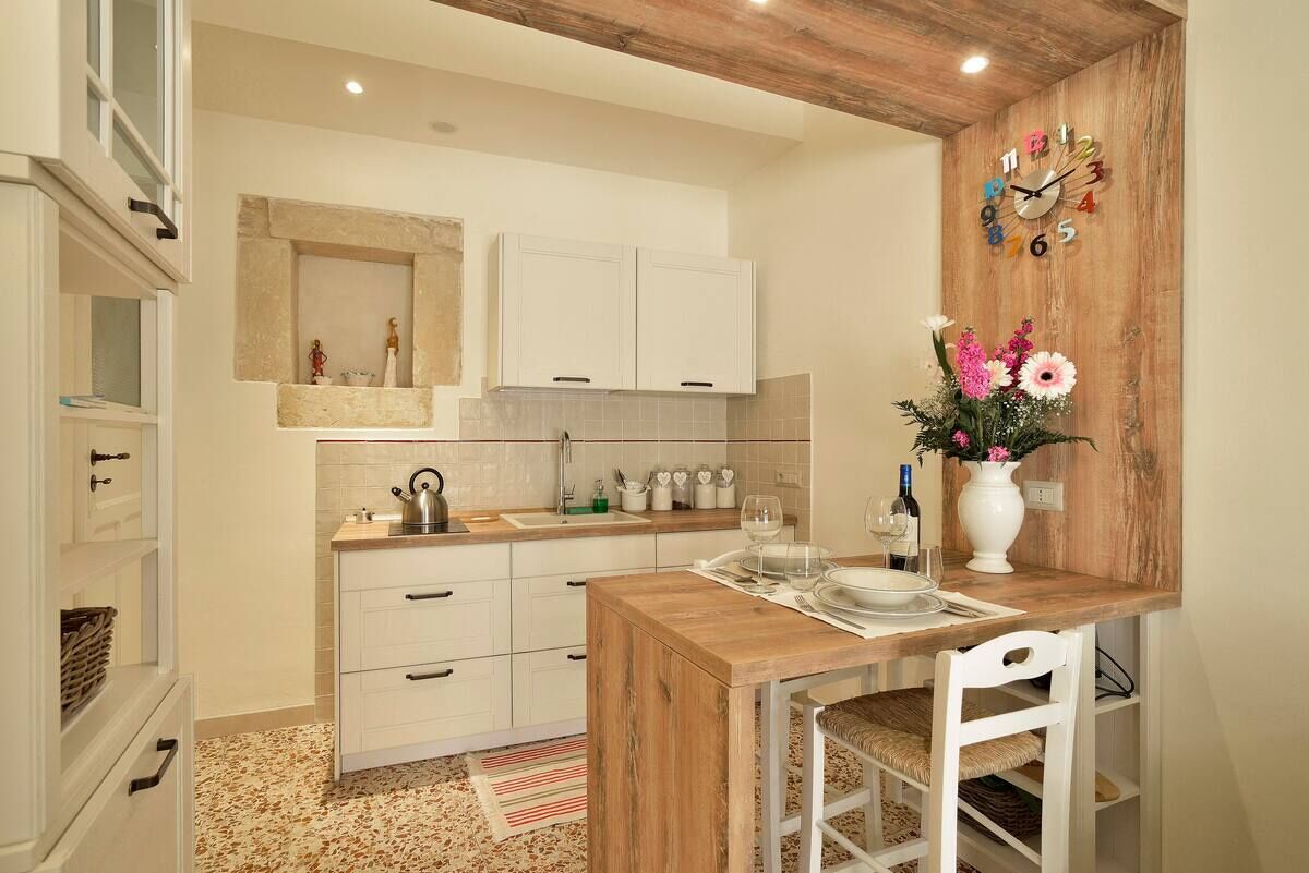 Réfrigérateur, plaque de cuisson, cafetière/bouilloire