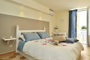 1 bedroom, desk, free WiFi - Ragusa exclusive flat with terrace & barbecue (Ragusa)