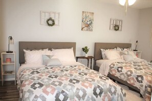 1 bedroom, desk, iron/ironing board, WiFi