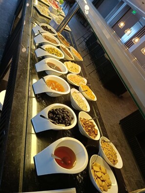 Gratis frukost med lokala rätter varje dag