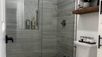 Combined shower/tub, hair dryer, towels, soap