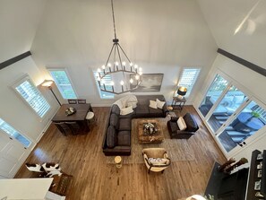 Smart TV, fireplace - Newly Renovated, Beautifully Decorated, Lake Front in Reynolds (Greensboro)